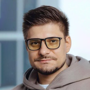Михаил Макаров